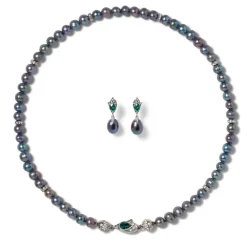 New The Met Store Chelsea Peacock Pearl Necklace and Drop Earrings Set